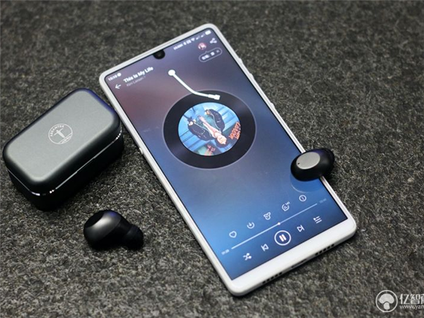 简约与实用兼备——艾特铭客 ABRAMTEK E4触控TWS无线蓝牙耳机